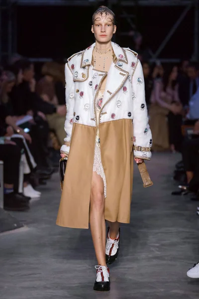Look 33